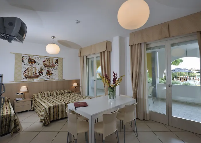 Ashanti Wellness&spa מלון דירות ביביונה