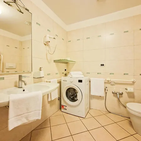 Ξενοδοχείο με διαμερίσματα Ashanti Wellness&spa Μπιμπιόνε