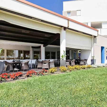 Ξενοδοχείο με διαμερίσματα Ashanti Wellness&spa 3*
