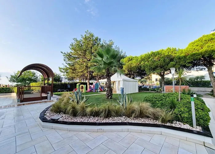 Ξενοδοχείο με διαμερίσματα Ashanti Wellness&spa 3*